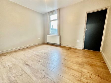 4 bedroom terraced house to rent - Photo 5