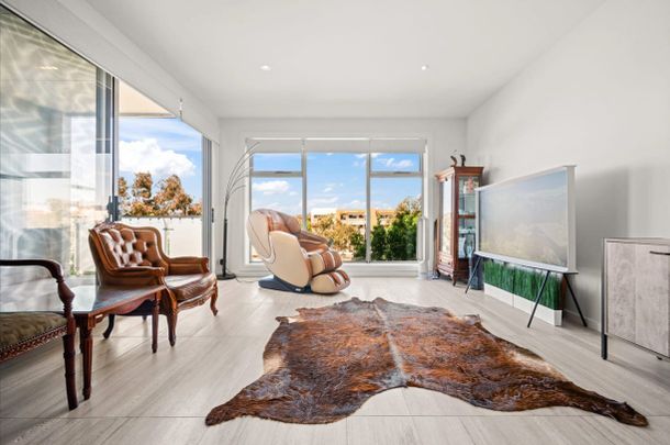 Modern Apartment in Prime Location - Photo 1