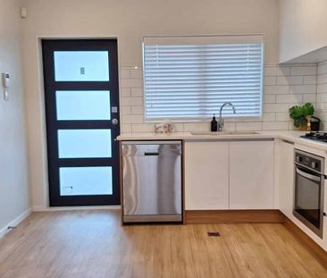 Modern 2‑Bedroom Duplex in the Heart of Dinsdale! - Photo 5