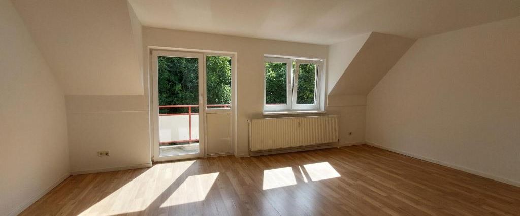 Wohnen im gemütlichen Dachgeschoß mit Balkon - Foto 1