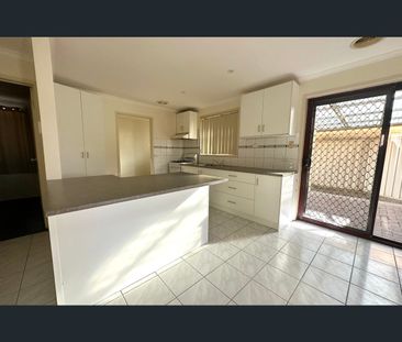 16 Wordsworth Place, Delahey, Vic 3037 - Photo 3