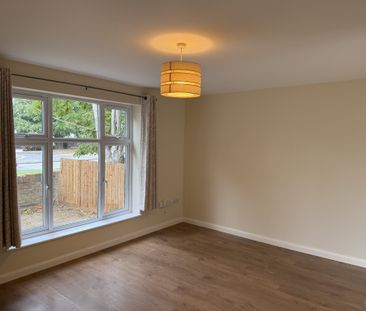 Must See! Newly Decorated Three Bedroom House to Let Harrow Weald H... - Photo 1