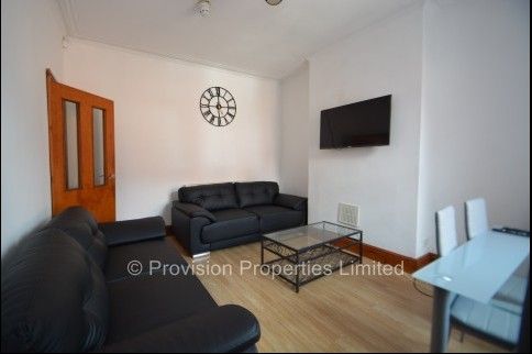 7 Bedroom Student Houses Leeds - Photo 1