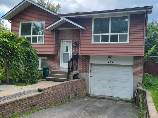 2-252 Sutherland Drive, Kingston, ON K7K 5X9 - Photo 1