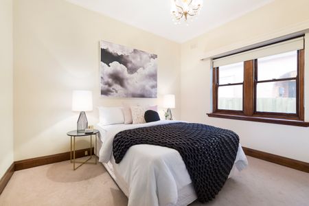 Charming 2-Bedroom Home with Sunlit Frontyard and Spacious Living - Photo 3