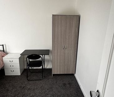 Room in a Shared House, St John's Road, LS3 - Photo 3