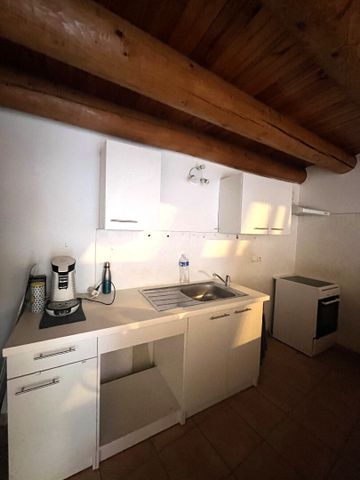 ROGNONAS - Appartement en duplex meublé dans le centre du village., - Photo 3