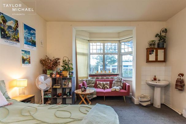 1 bedroom in a house share to rent - Photo 1