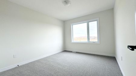 For Lease - 375 Benninger Drive, Kitchener, Ontario - Photo 2