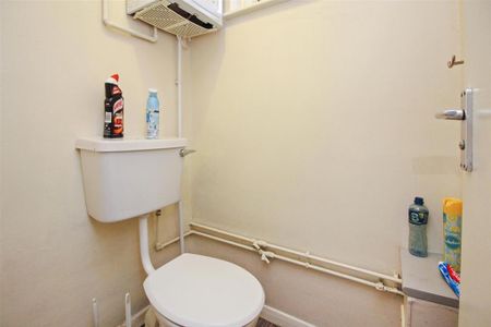 4 bedroom end of terrace house to rent - Photo 4