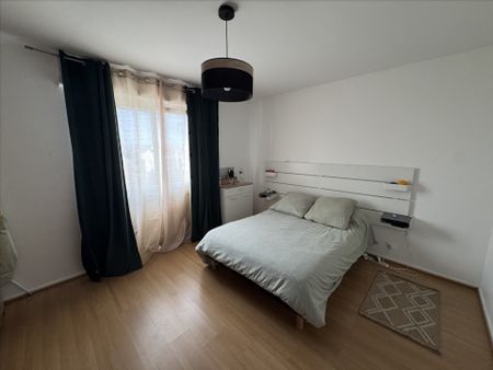 Location Appartement 5 pièces 107m² - Photo 3