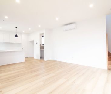 Spacious Family Townhouse in Glenroy - Photo 2