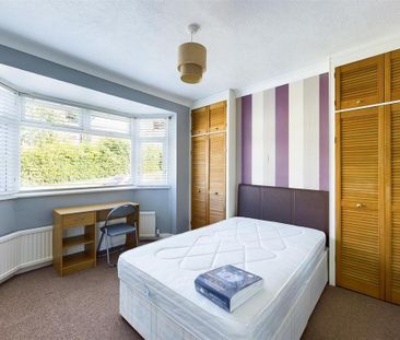 4 bedroom semi-detached house to rent - Photo 2