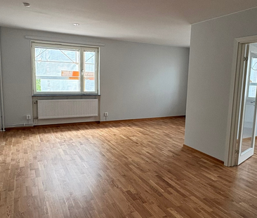 Vita Liljans Väg 54, Bredäng - Photo 2