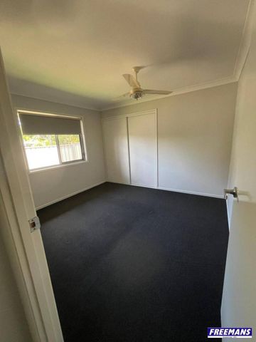 Fantastic 3 Bedroom, 2 Bathroom Property - Photo 3