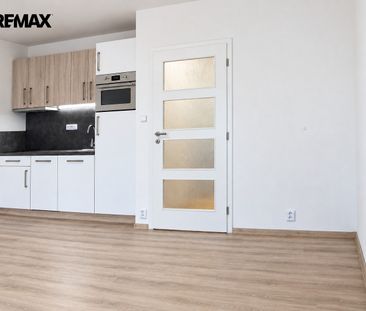 Pronájem bytu 1+kk 33 m² - Photo 1