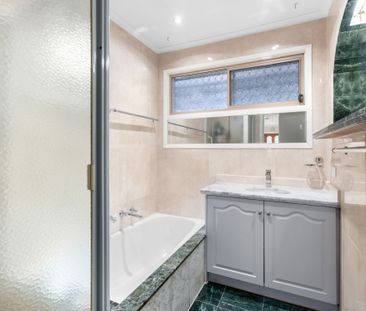 3 Bedroom Spacious Home! - Photo 2