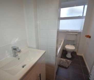 2 bedroom ground floor flat to rent - Photo 2