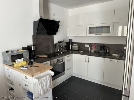 Exklusive 2-Zimmer-Wohnung mit EBK und Balkonen u. Blick ins Grüne - Photo 4