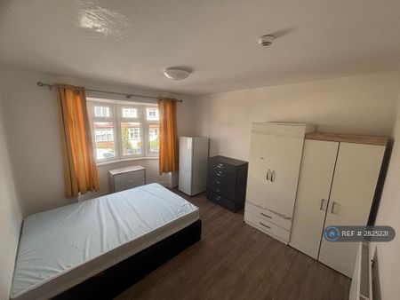 1 bedroom in a house share to rent - Photo 2