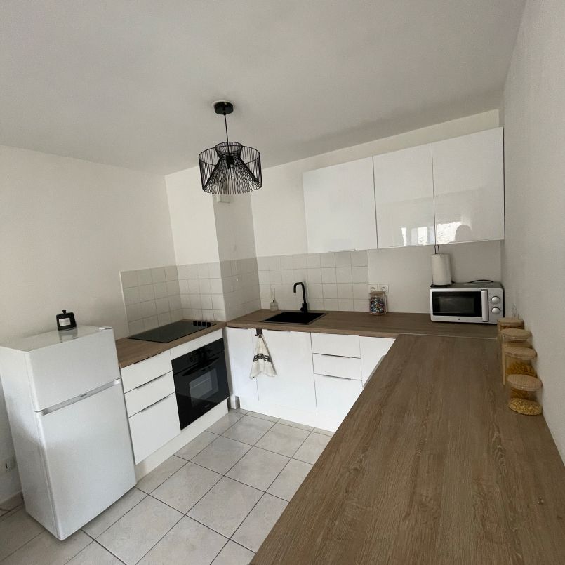 VAULX EN VELIN : appartement 2 pièces (37 m²) meublé en location - Photo 2