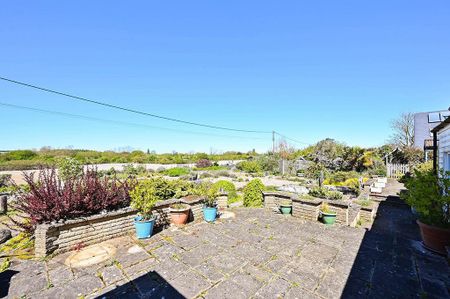 4 bedroom detached house to rent - Photo 3