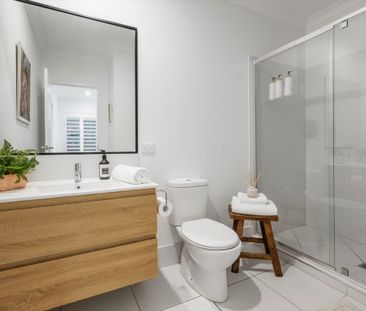 Chic Two-Bedroom Retreat in a Peaceful Location - Photo 4