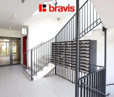 Pronájem bytu 2+kk Brno - Líšeň, ulice Houbalova, garážové parkovac... - Photo 1
