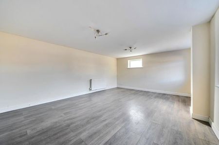 4 bedroom detached house to rent - Photo 3