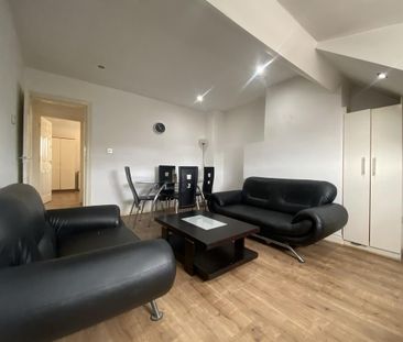 3 bedroom flat to rent - Photo 4