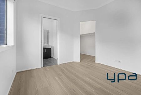 “Stylish 4-Bedroom Home Only Moments from Tarneit P–9 College !!” - Photo 4