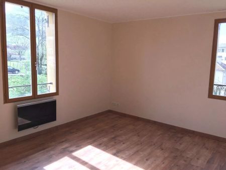 Location Appartement 3 pièces 53 m2 à Lons-le-Saunier - Photo 2