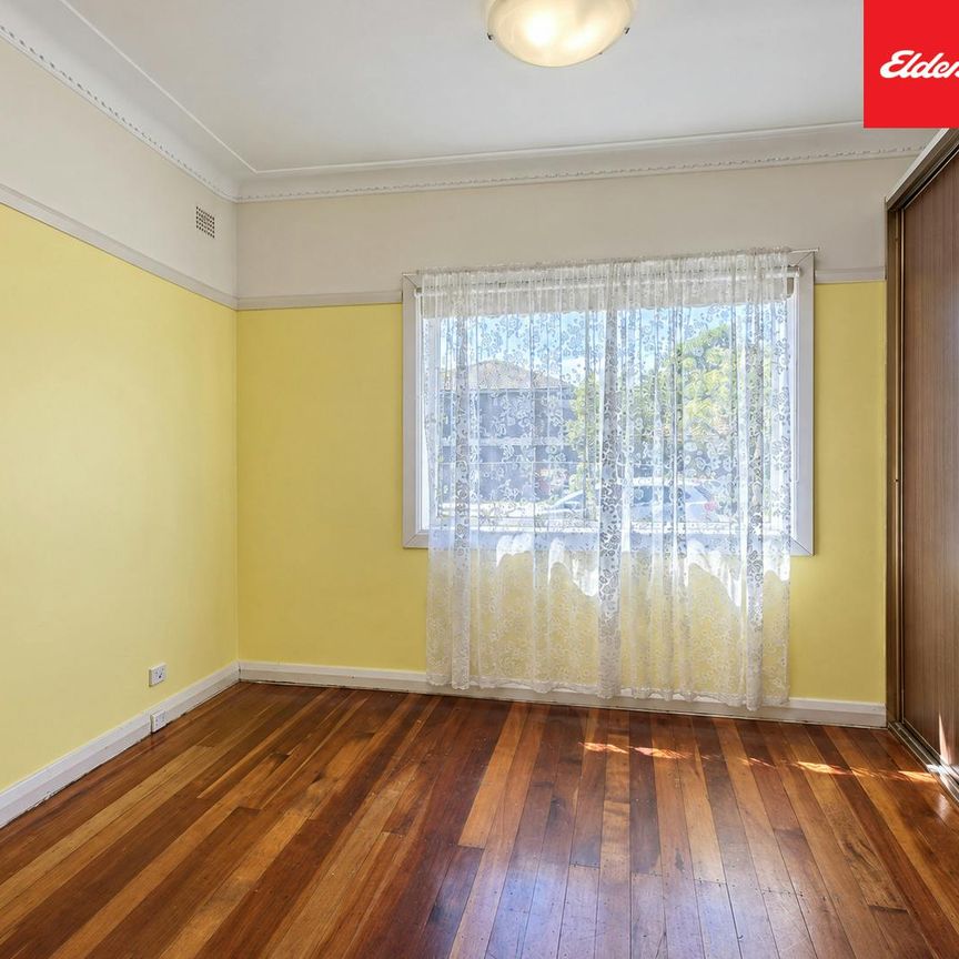 Spacious 3-Bedroom Family Home with Large Backyard in Prime Lidcombe Location - Photo 1