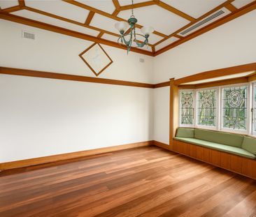 'Bay View' - Landmark Waterfront Home - Photo 3