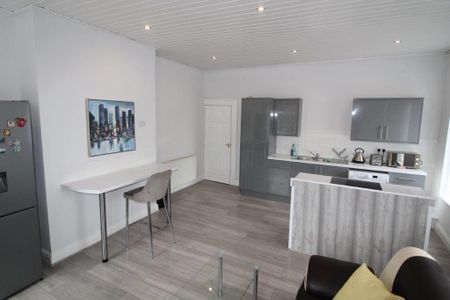 1 bedroom in a flat share to rent - Photo 5