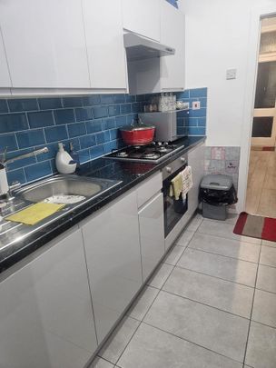 1 bedroom in a house share to rent - Photo 1