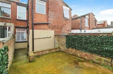 2 bedroom terraced house to rent - Photo 4