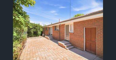 Comfortable Family Living in a Convenient Cranebrook Location - Photo 2