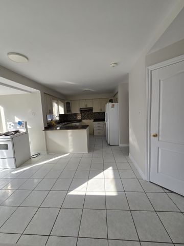 For Lease - 135 Moffatt Avenue, Brampton, Ontario - Photo 3