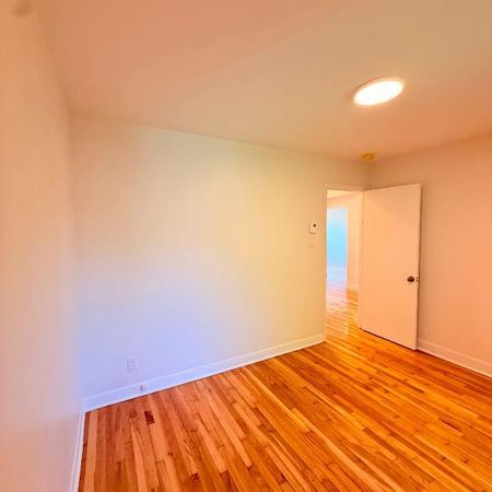 Superbe 5½ moderne à Montréal-Nord – Aire ouverte, îlot central, thermopompe - Photo 3