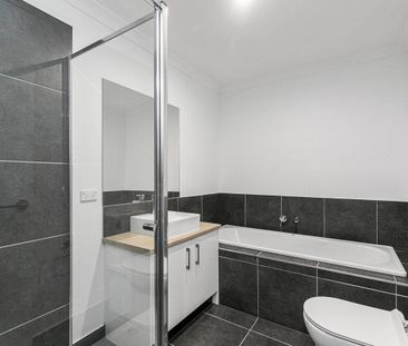 8 Kobe Street, Deanside VIC 3336 - Photo 5