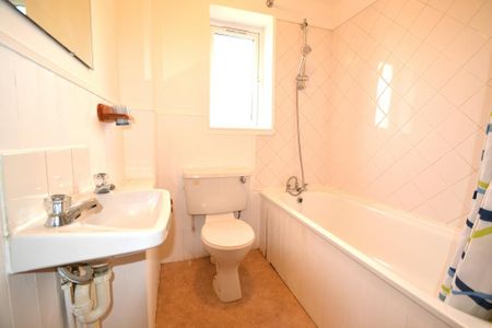 2 bedroom terraced house to rent - Photo 4