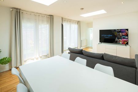 2 Bed Semi-Detached House, Heathstan Road, W12 - Photo 2