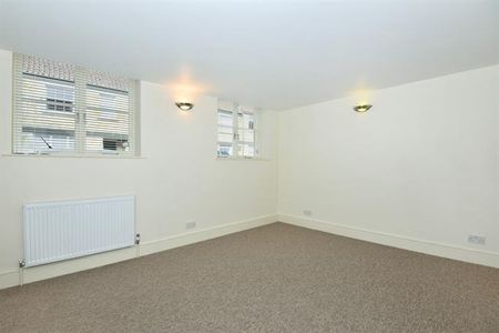 4 bedroom mews to rent - Photo 5