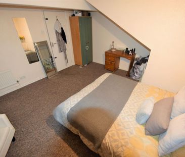 4 bedroom House in Cardigan Lane, Leeds - Photo 6