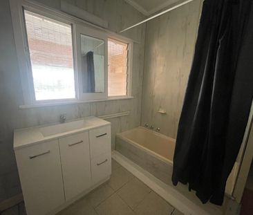 Cosy Home In Breakwater! - Photo 4