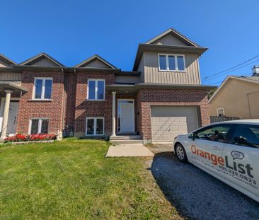 22 Carleton St N, Thorold - All Inclusive 3 Bedroom Main Unit - Photo 3