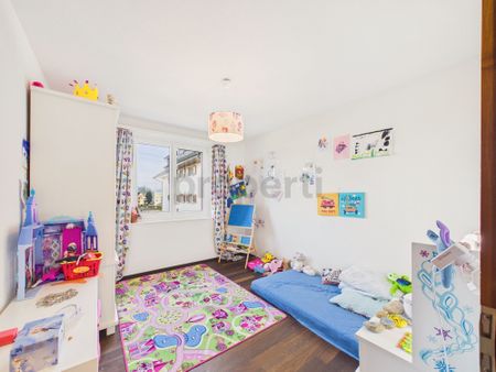 Family-friendly living with garden & fireplace 4.5 rooms in Hombrechtikon - Photo 4