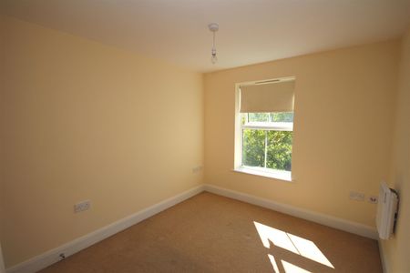 1 bedroom Apartment to let - Photo 5