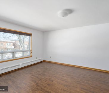 House for rent in Côte-Des-Neiges | Semi-furnished duplex - Photo 1